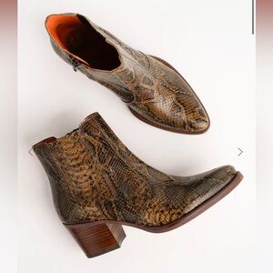 NWT! Penelope Chilvers Raven Snake Effect Boot